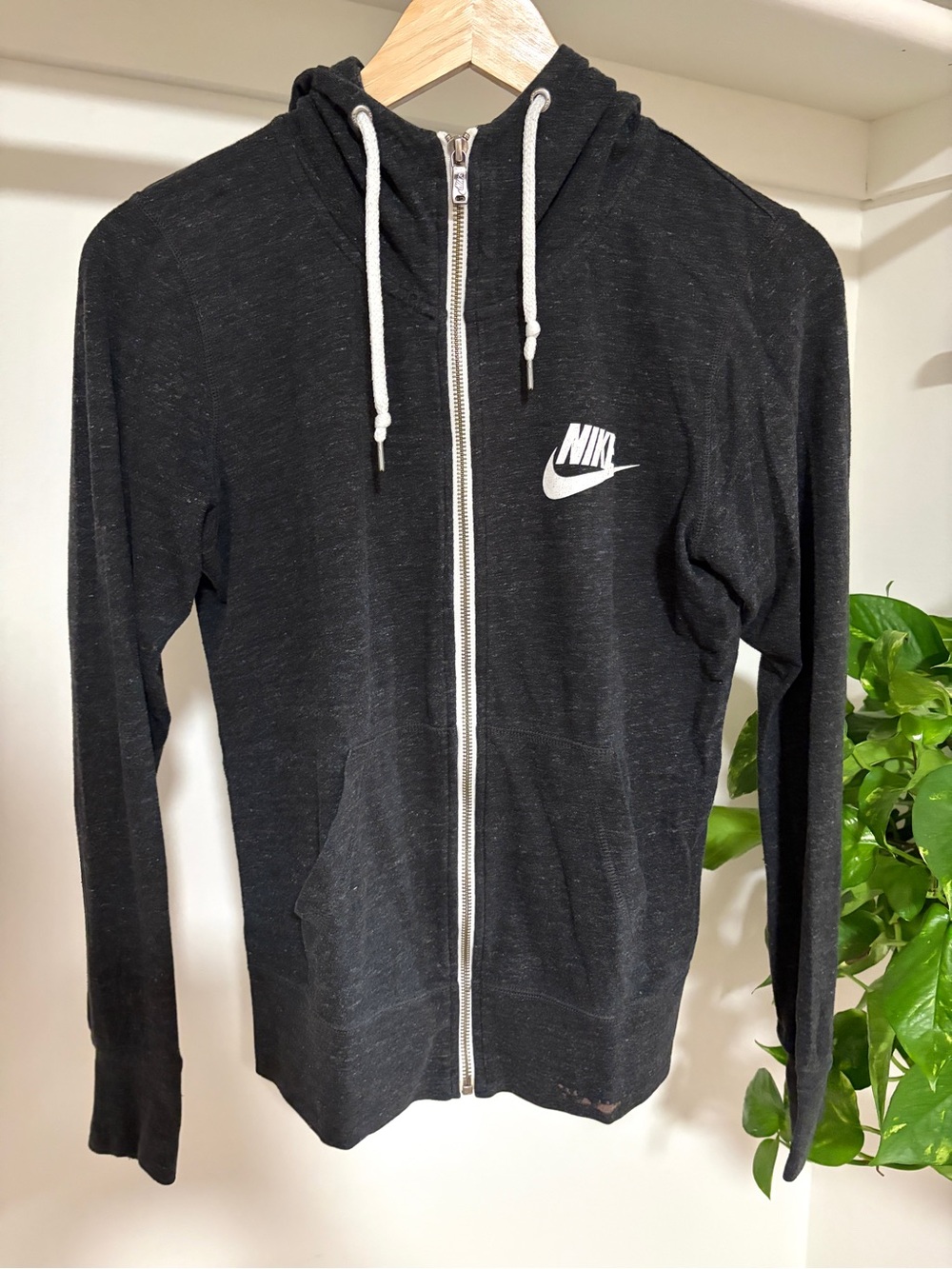 Nike | Women | Charcoal Black Zip-Up Hoodie Sweatshirt w/ Logo | M